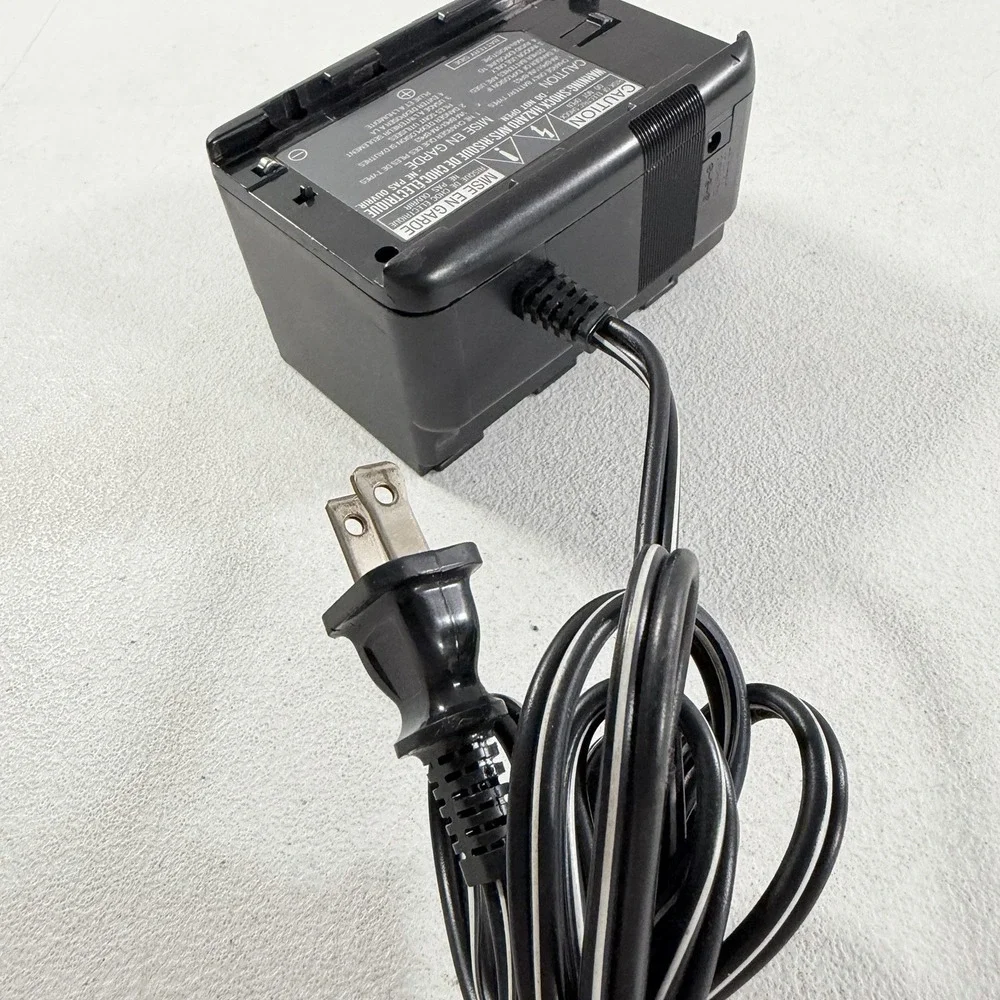Hitachi VM-AC60A Camcorder Battery Charger Power Supply Adaptor TESTED WORKING